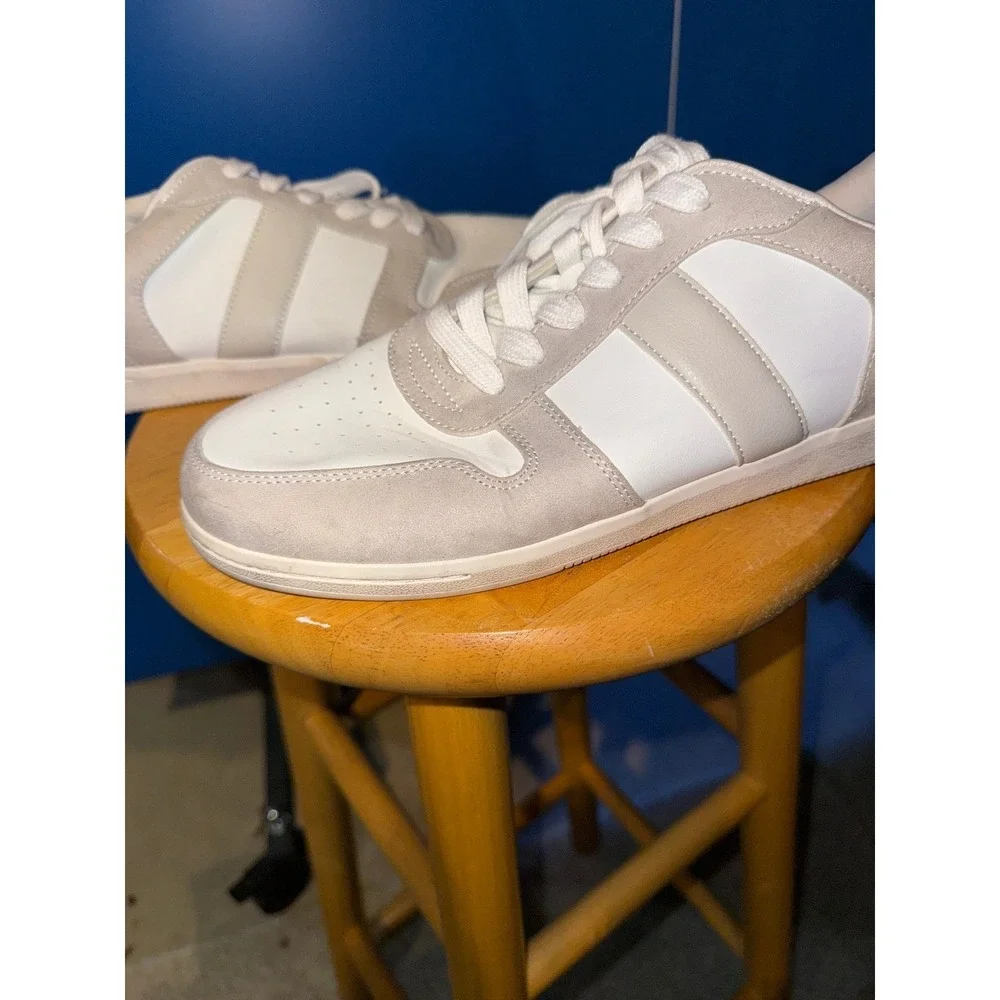 Universal Thread Womens Court Sneakers White Cream Low Top Shoes Size 11